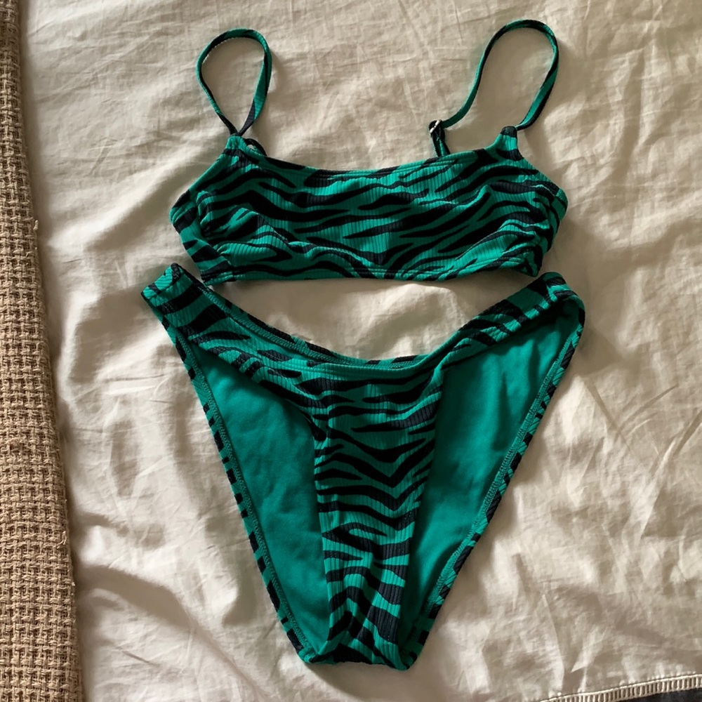 Xhilaration 2 piece. Green and black worn once. Top is sm bottom is a med.